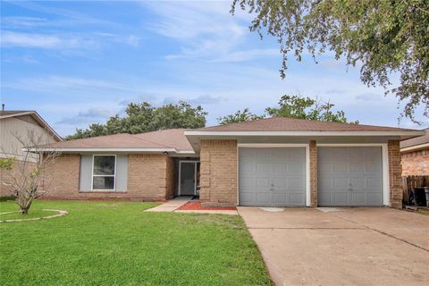 Single Family Residence in Houston TX 16335 Alametos Drive.jpg