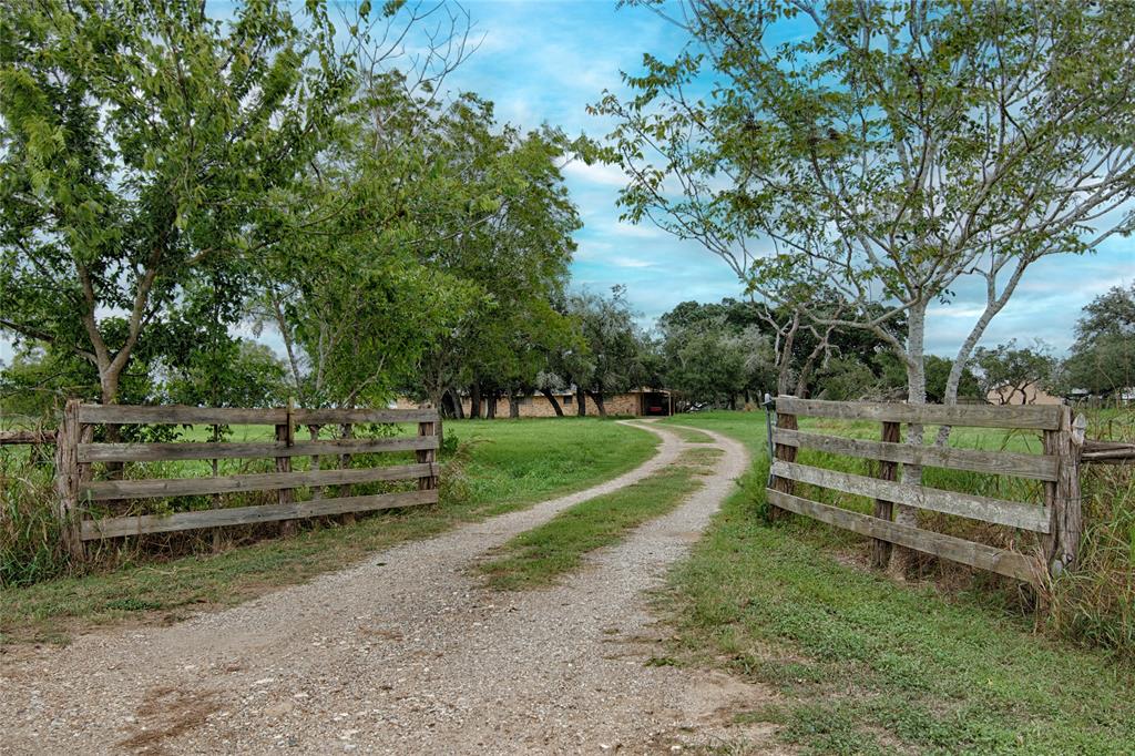 341 County Road 233, Hallettsville, Texas image 6