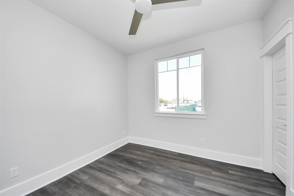 220 San Jacinto St, La Porte, Texas image 24