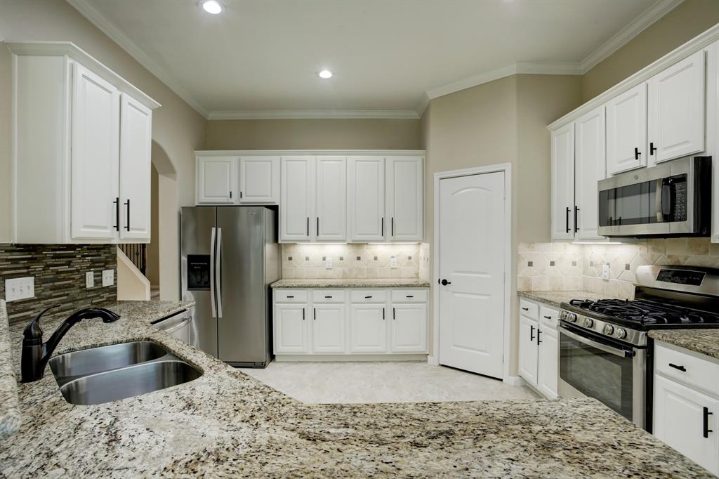 3541 Firenze Drive, Friendswood, Texas image 9