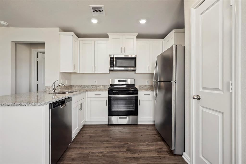 10410 Red Cardinal Drive Drive, Cleveland, Texas image 2