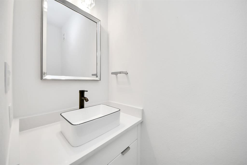 5325 Rue Street, Houston, Texas image 6