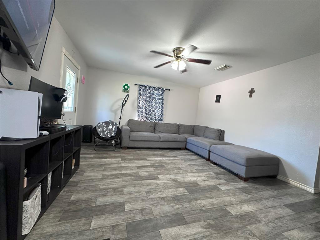 1313 Muncy Street, El Campo, Texas image 3
