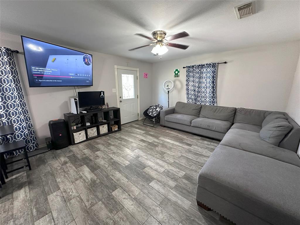 1313 Muncy Street, El Campo, Texas image 4