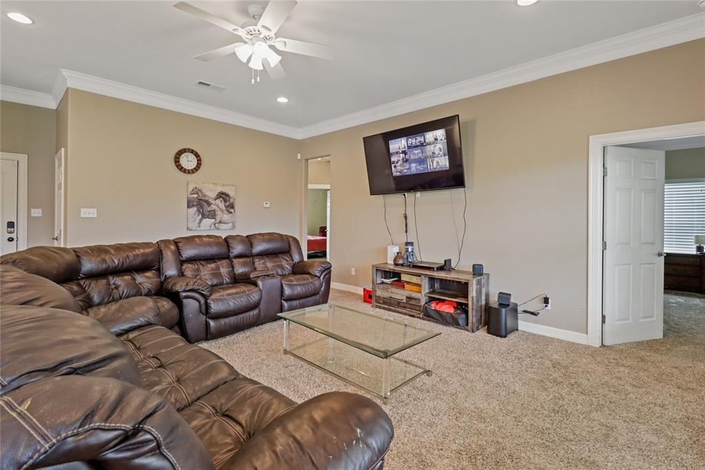 1056 Longhorn Trail, Angleton, Texas image 4