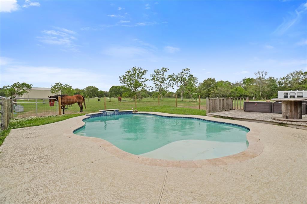 1056 Longhorn Trail, Angleton, Texas image 28
