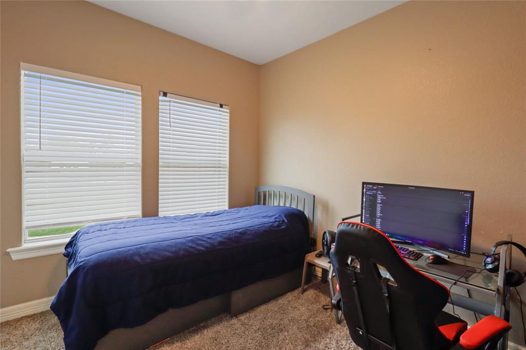 1056 Longhorn Trail, Angleton, Texas image 13