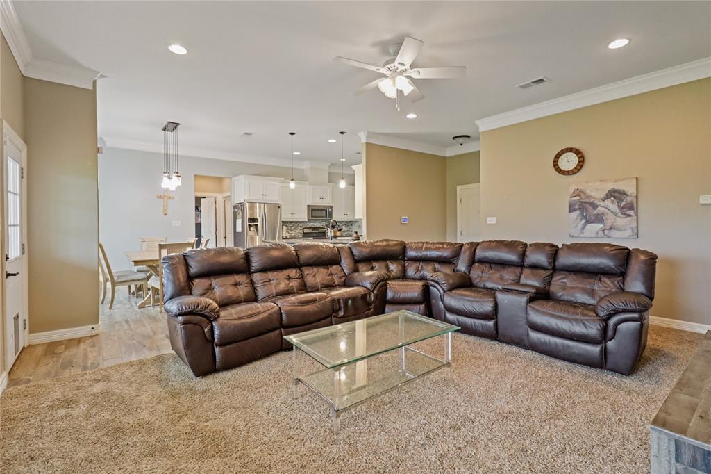 1056 Longhorn Trail, Angleton, Texas image 5