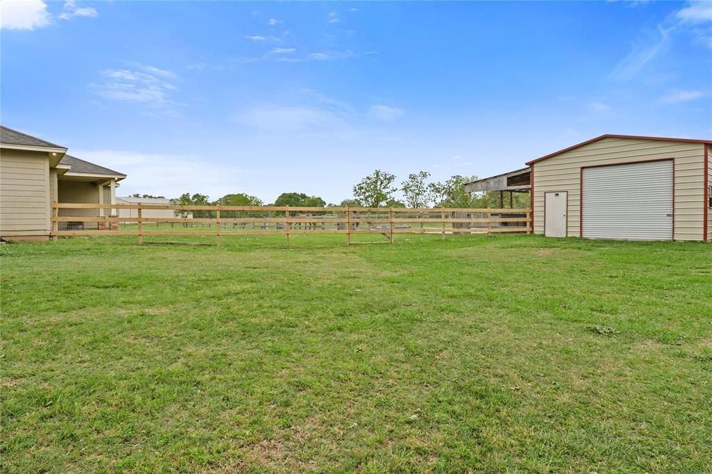 1056 Longhorn Trail, Angleton, Texas image 25