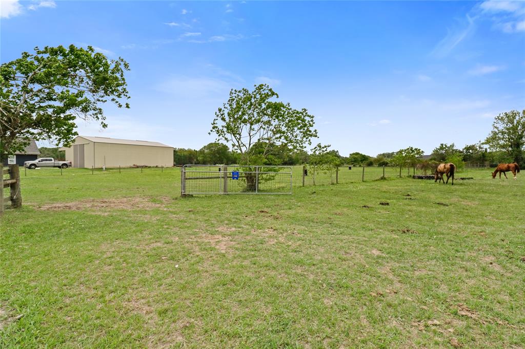1056 Longhorn Trail, Angleton, Texas image 32
