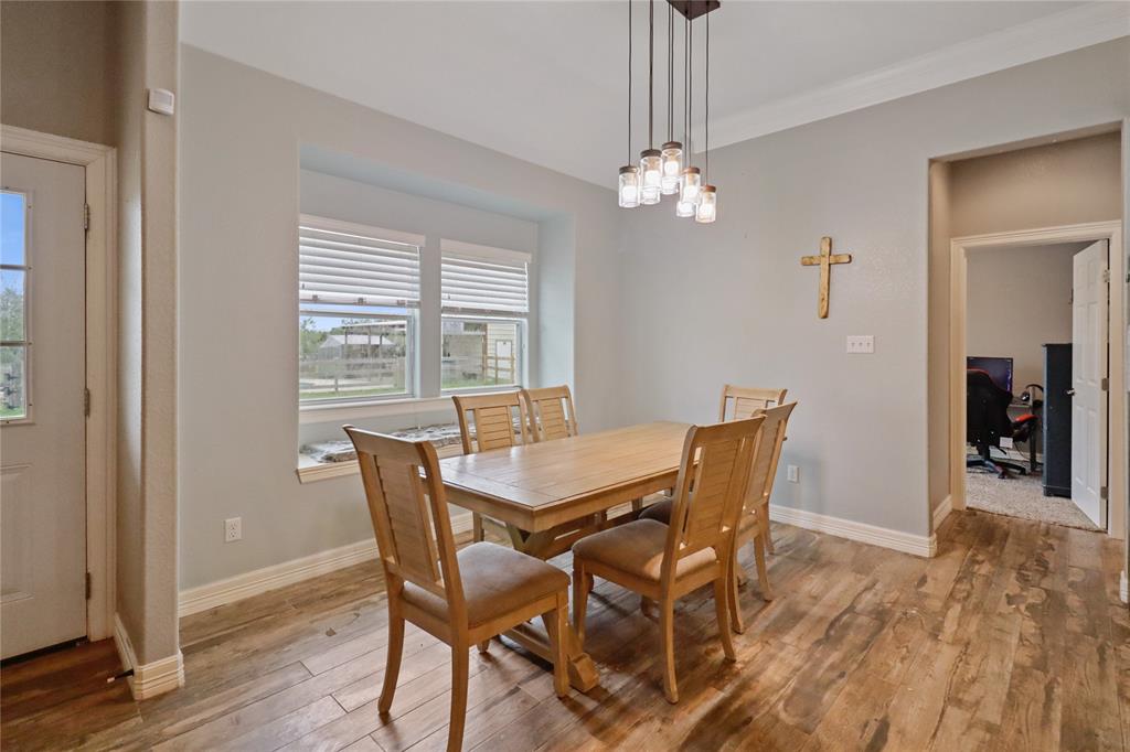 1056 Longhorn Trail, Angleton, Texas image 11