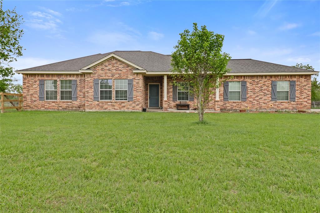 1056 Longhorn Trail, Angleton, Texas image 21