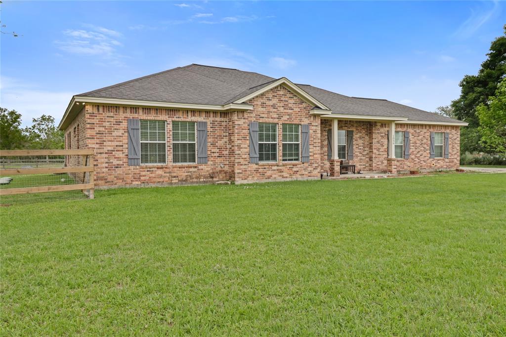 1056 Longhorn Trail, Angleton, Texas image 22