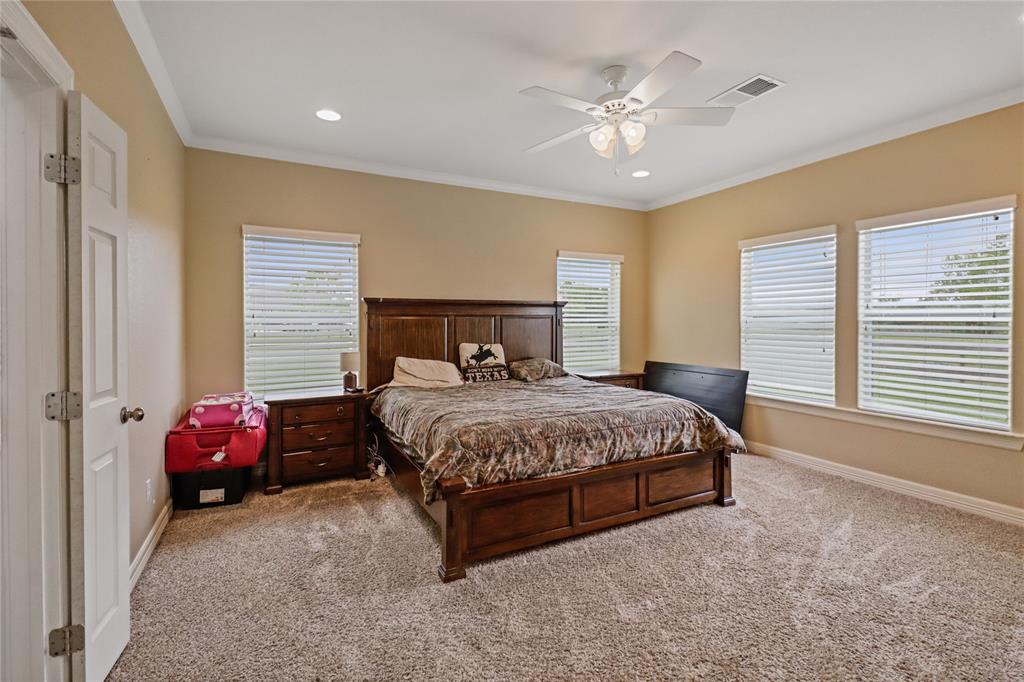 1056 Longhorn Trail, Angleton, Texas image 14