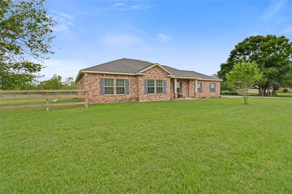1056 Longhorn Trail, Angleton, Texas image 23