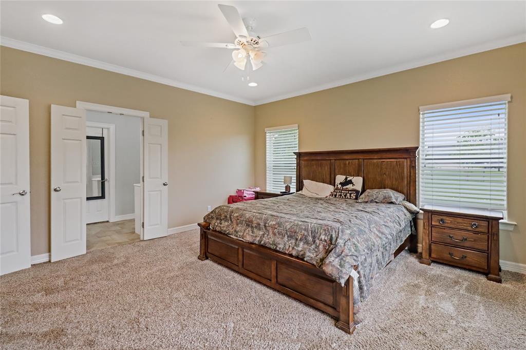 1056 Longhorn Trail, Angleton, Texas image 15