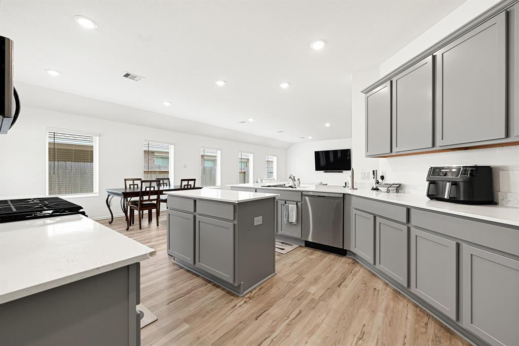 4307 Mulberry Sage Drive, Baytown, Texas image 14