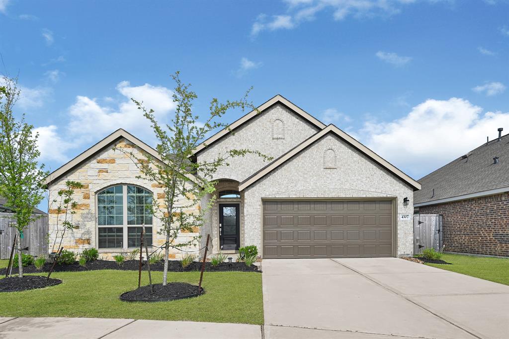 4307 Mulberry Sage Drive, Baytown, Texas image 1