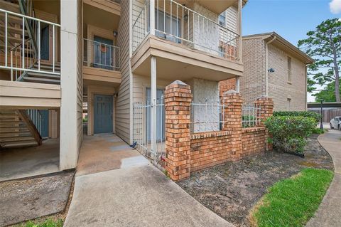 Photo of 12550 Whittington Drive #605, Houston, TX 77077 (MLS # 96593131)