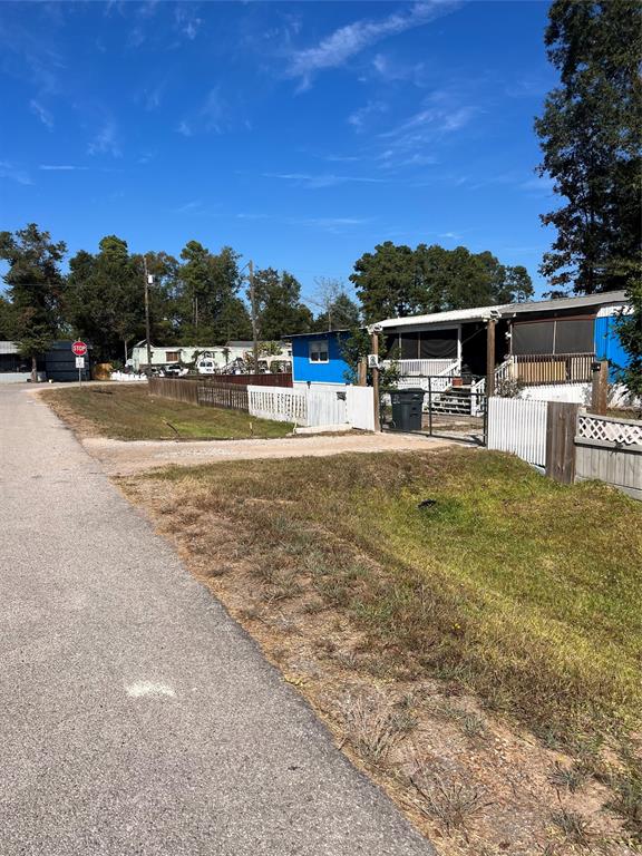 8026 Forest Trace Boulevard, Conroe, Texas image 2