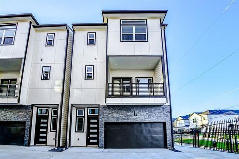 Photo of 1913 Hoskins Drive #B, Houston, TX 77080 (MLS # 38868916)