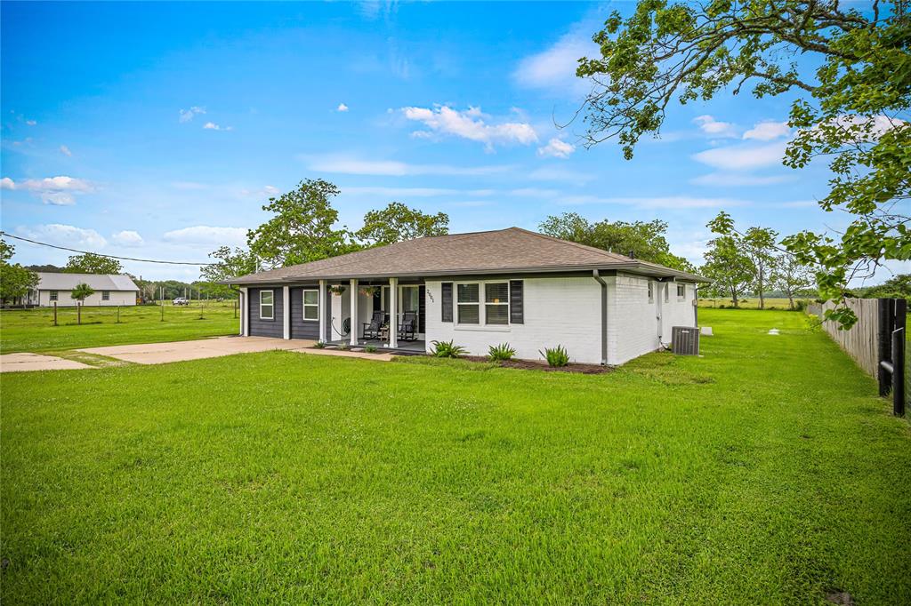 2001 County Road 159, Alvin, Texas image 2