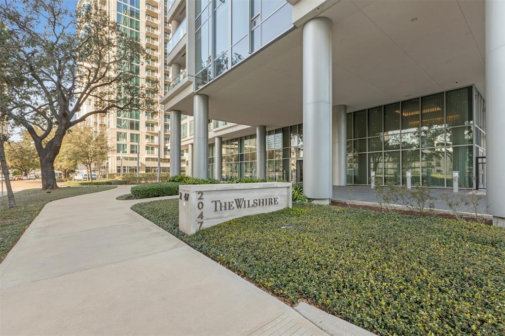 2047 Westcreek Lane #1004, Houston, Texas image 2