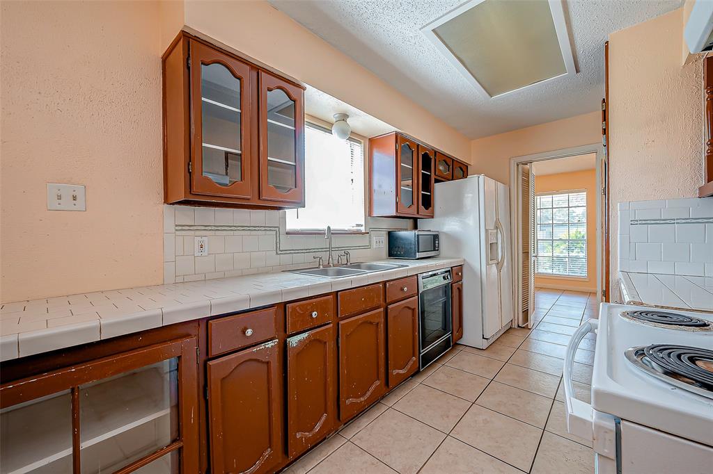 11014 Broken Sky Drive, Houston, Texas image 11