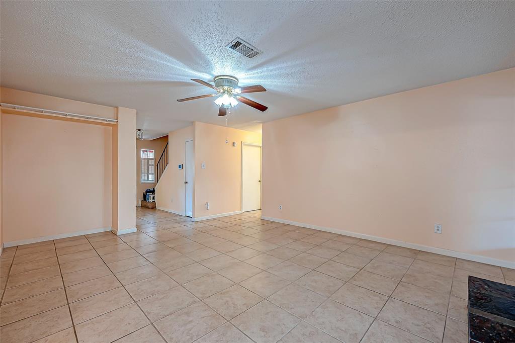 11014 Broken Sky Drive, Houston, Texas image 7