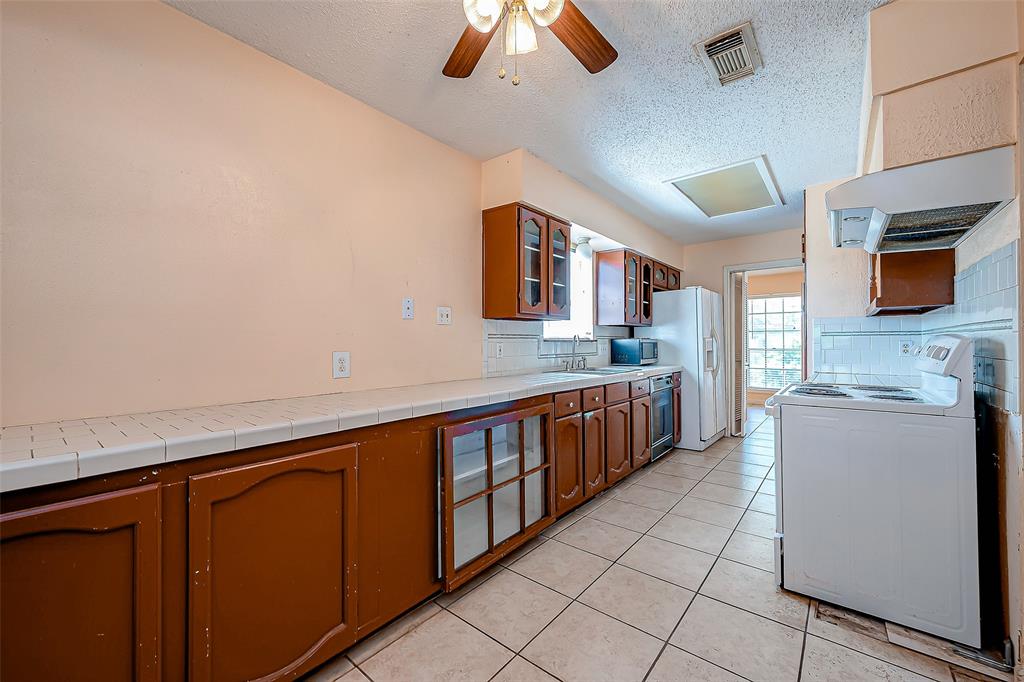 11014 Broken Sky Drive, Houston, Texas image 10