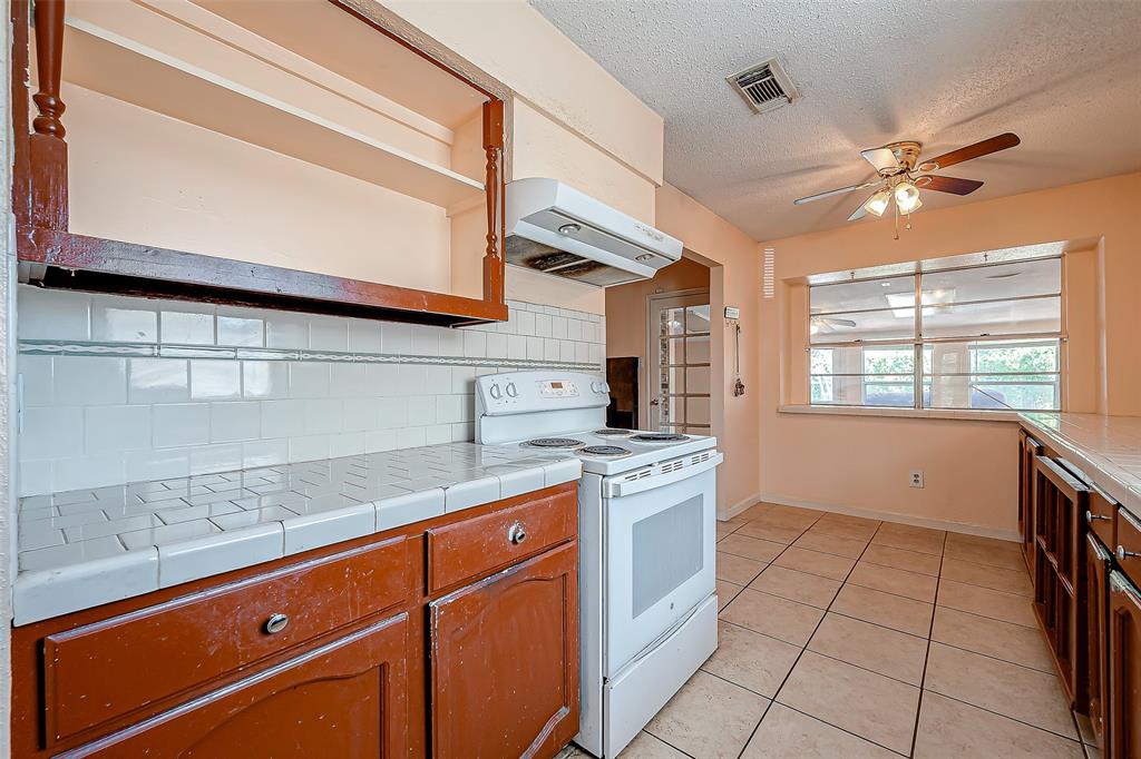 11014 Broken Sky Drive, Houston, Texas image 13