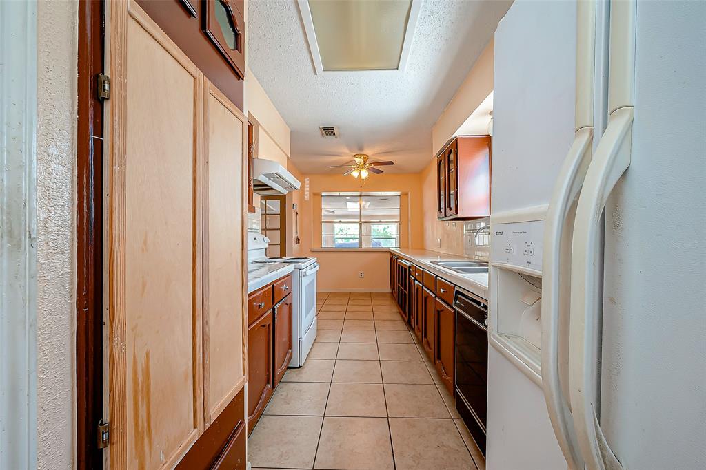 11014 Broken Sky Drive, Houston, Texas image 12
