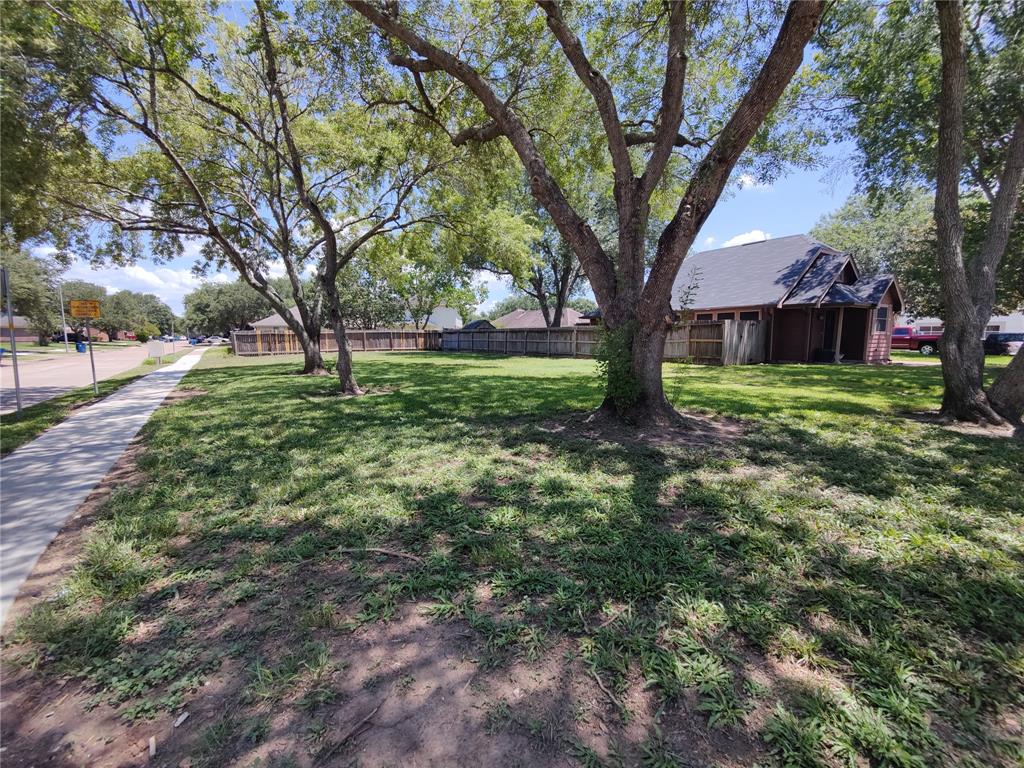 5201 Hampton Court, Rosenberg, Texas image 2