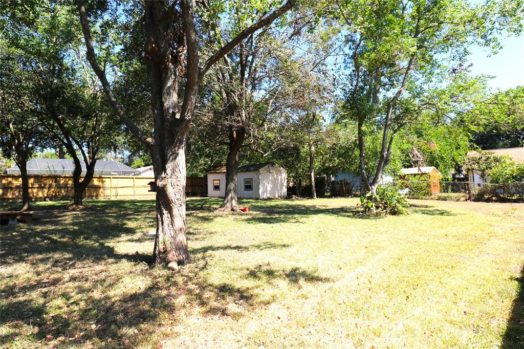 211 N 12th Street, Highlands, Texas image 40