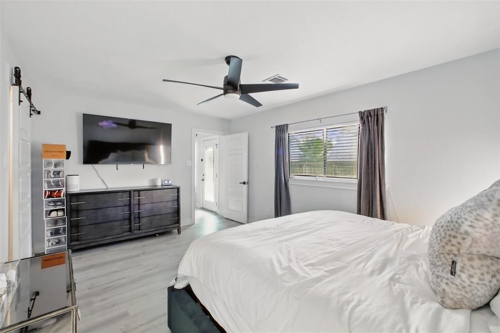 4915 Red Lantern Drive, Friendswood, Texas image 12