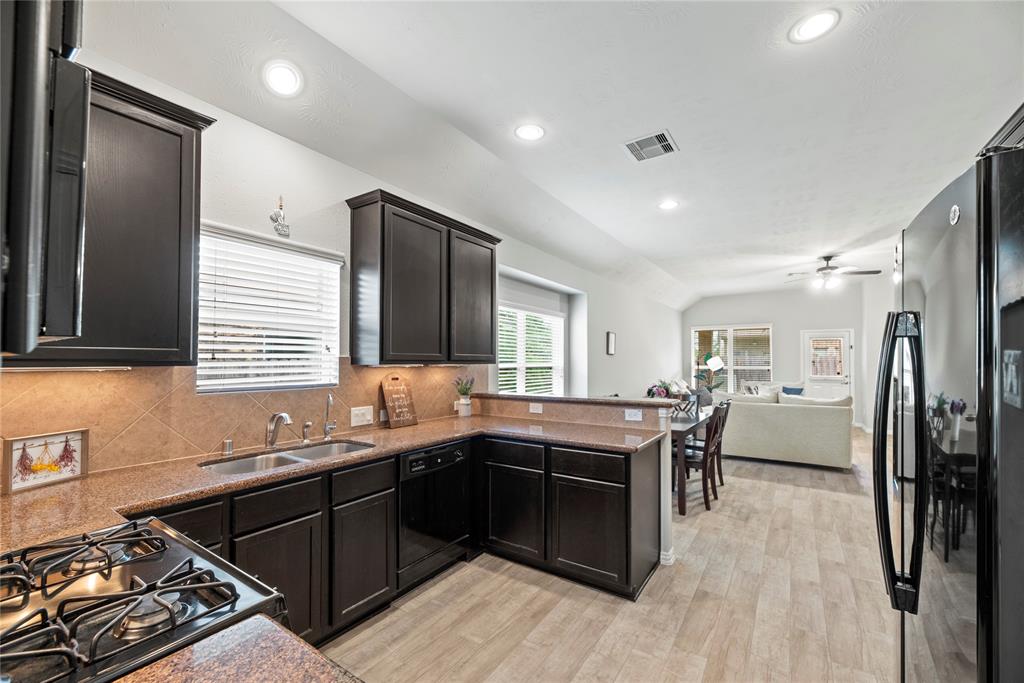 13215 Dover Bluff Drive, Rosharon, Texas image 14