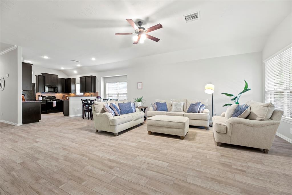 13215 Dover Bluff Drive, Rosharon, Texas image 6