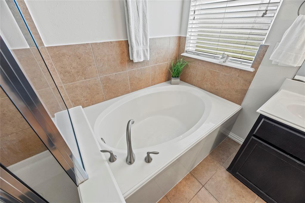 13215 Dover Bluff Drive, Rosharon, Texas image 25