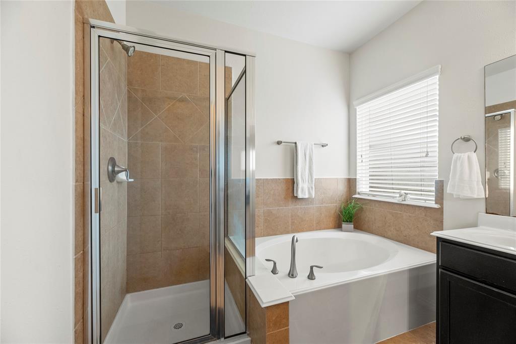 13215 Dover Bluff Drive, Rosharon, Texas image 19