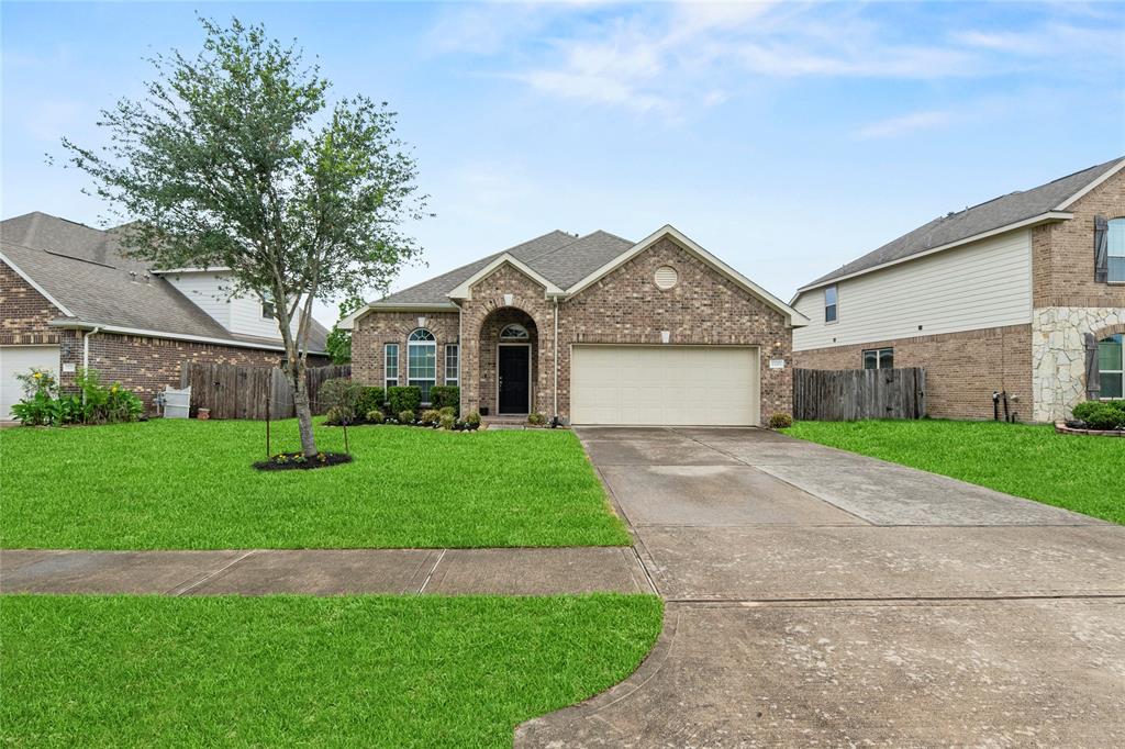 13215 Dover Bluff Drive, Rosharon, Texas image 2