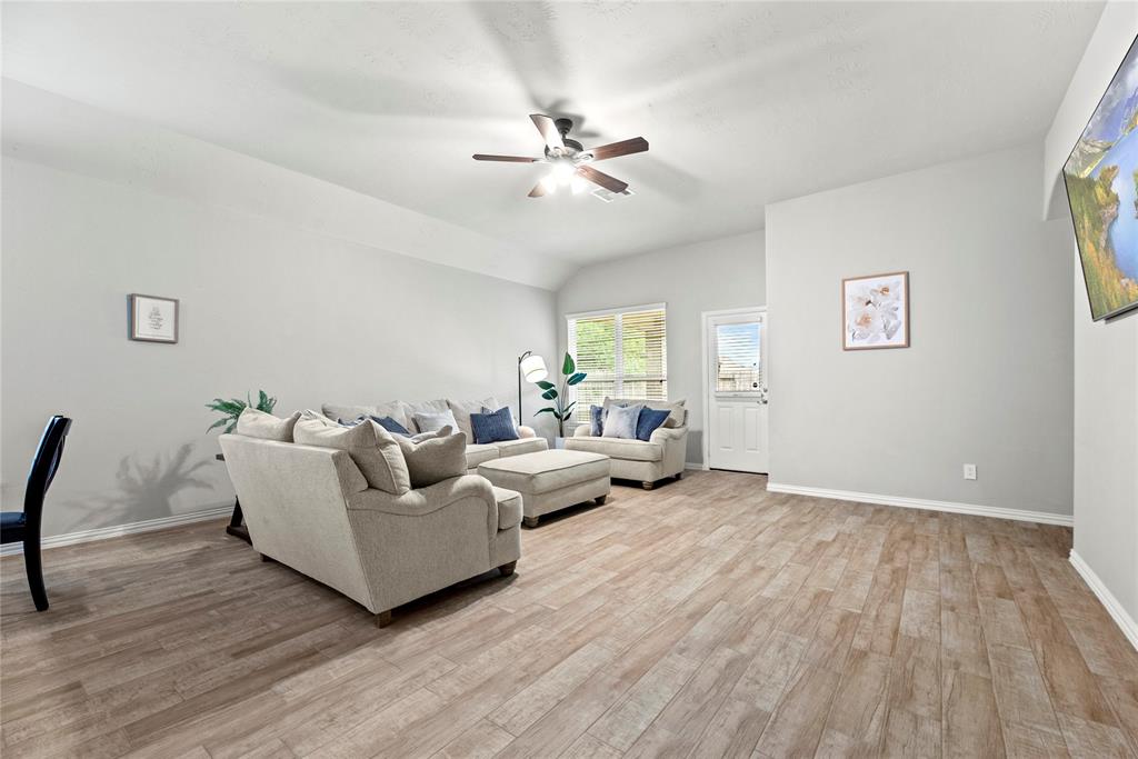 13215 Dover Bluff Drive, Rosharon, Texas image 8