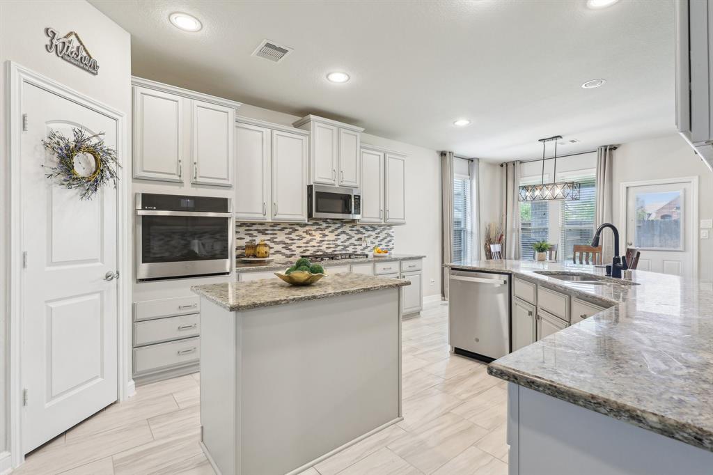 3403 Majestic Pine Lane, Rosenberg, Texas image 14