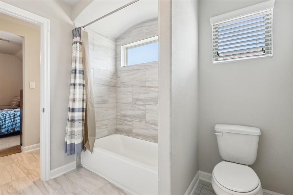 3403 Majestic Pine Lane, Rosenberg, Texas image 40