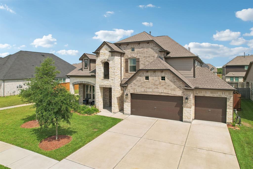 3403 Majestic Pine Lane, Rosenberg, Texas image 2