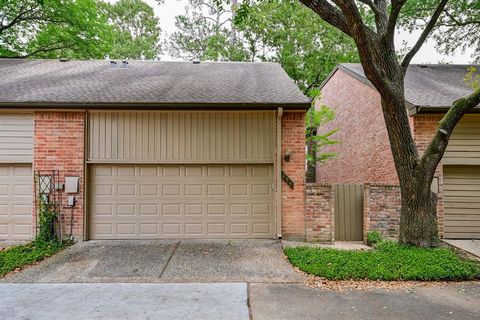 Photo of 294 Sugarberry Circle, Houston, TX 77024 (MLS # 3224843)