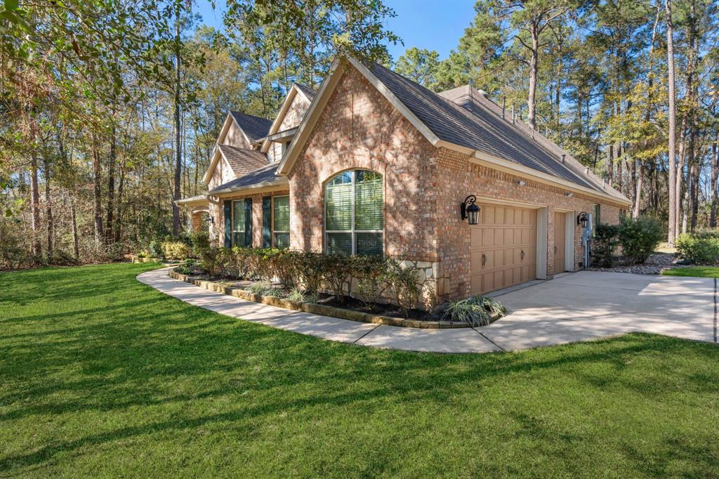 10214 N Autumn Leaf Circle Cir, Magnolia, Texas image 2