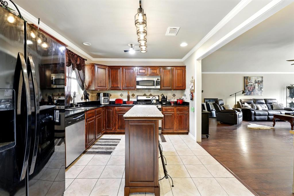 20707 Jasperwood Drive, Humble, Texas image 9