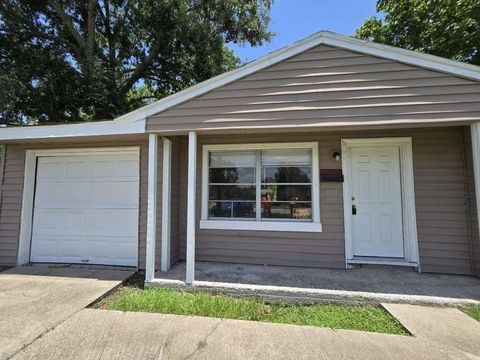 Photo of 5 Lanes End Street, Baytown, TX 77520 (MLS # 42373043)