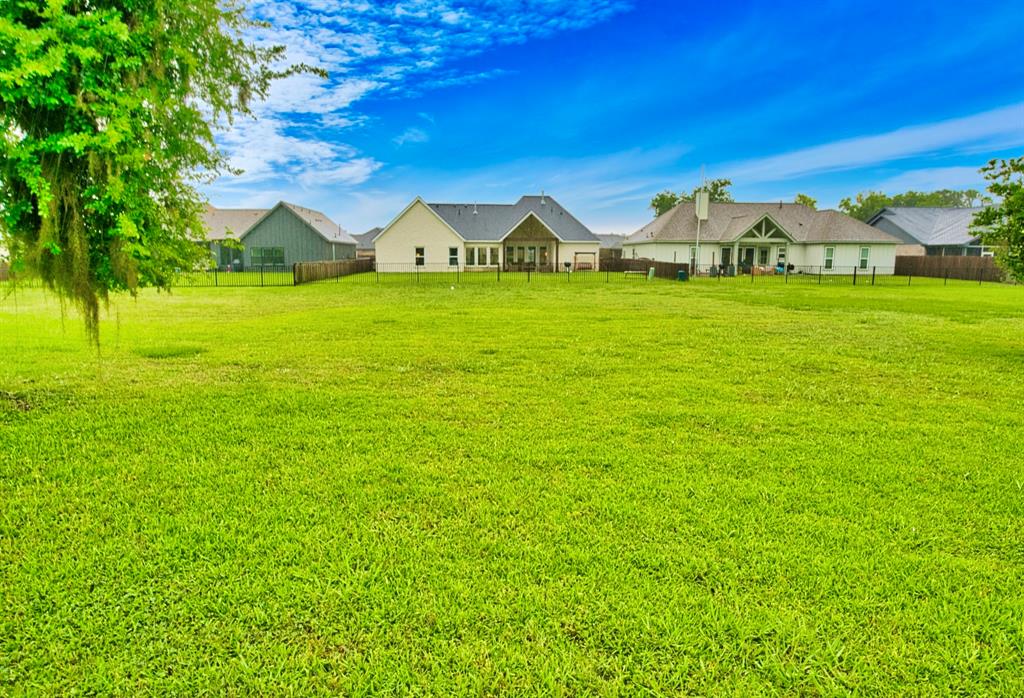 455 Green Meadows Drive, West Columbia, Texas image 28