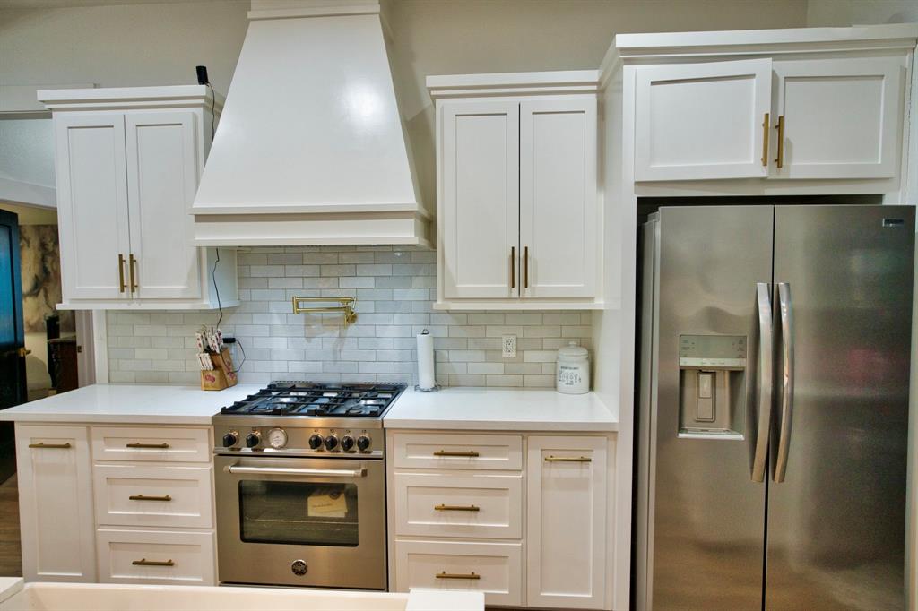 455 Green Meadows Drive, West Columbia, Texas image 7